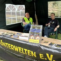 Der Berliner Unterwelten e.V. mit Stand auf dem Familienfest im Fort Hahnberg.