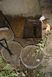 In der Flakturmruine Friedrichshain - Grubeneingang