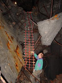 In der Flakturmruine Friedrichshain - Strickleiter